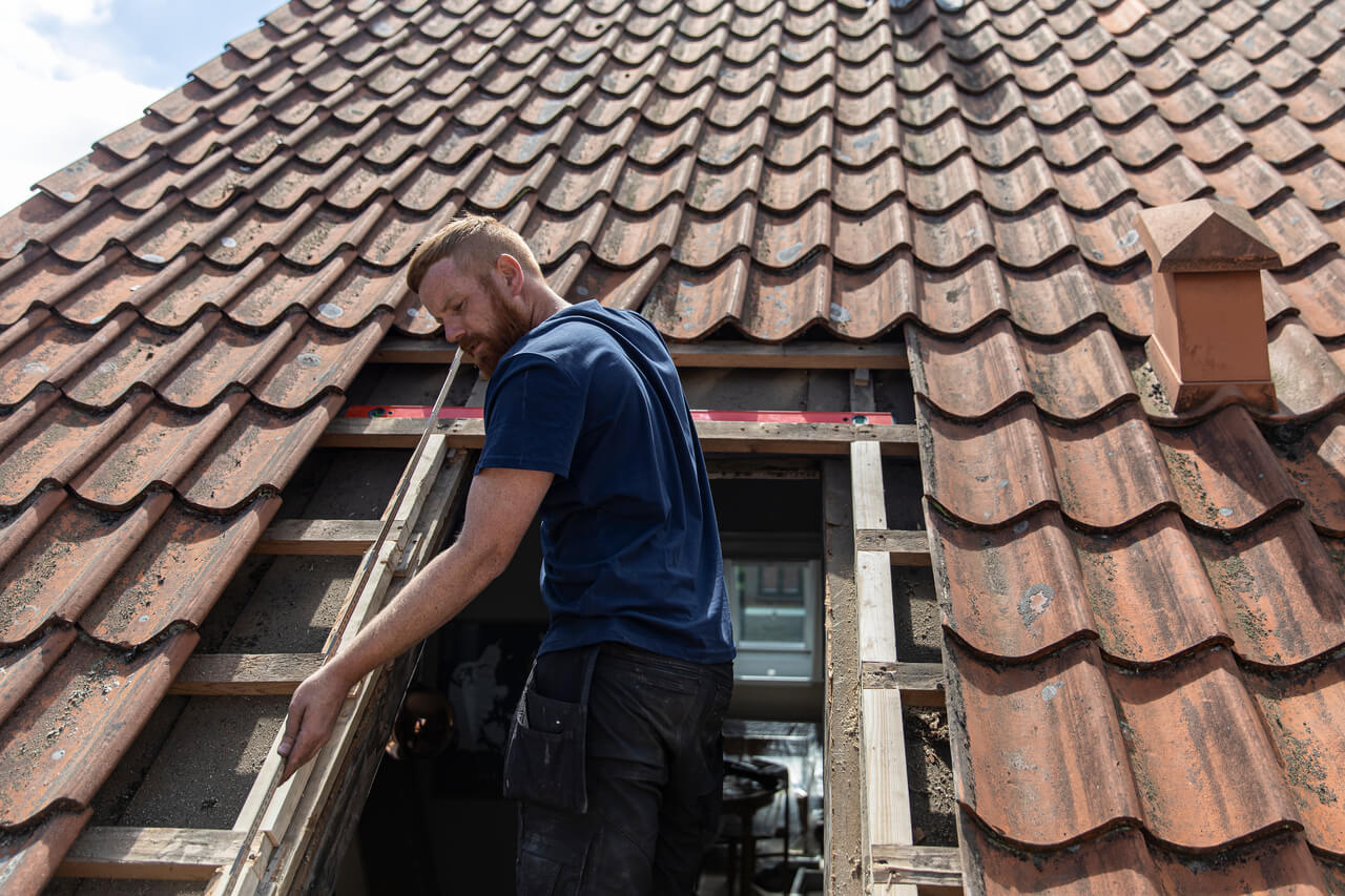 Hoe vindt u de juiste vakman om een dakvenster te plaatsen?