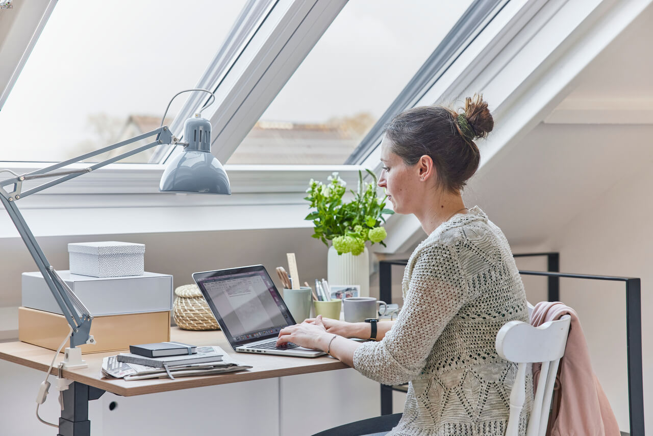 Prijs voor plaatsing van VELUX dakraam: hoe budgetteert u de installatie van een dakraam?